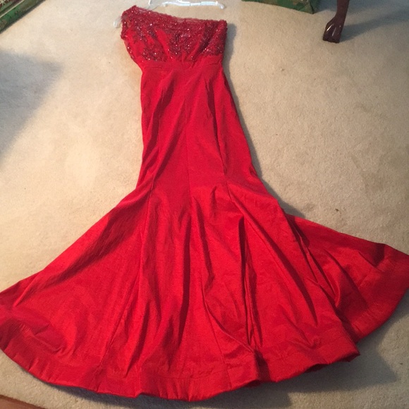 Dresses & Skirts - Gorgeous party dress🎉🎊🎉🎊🎉🎊